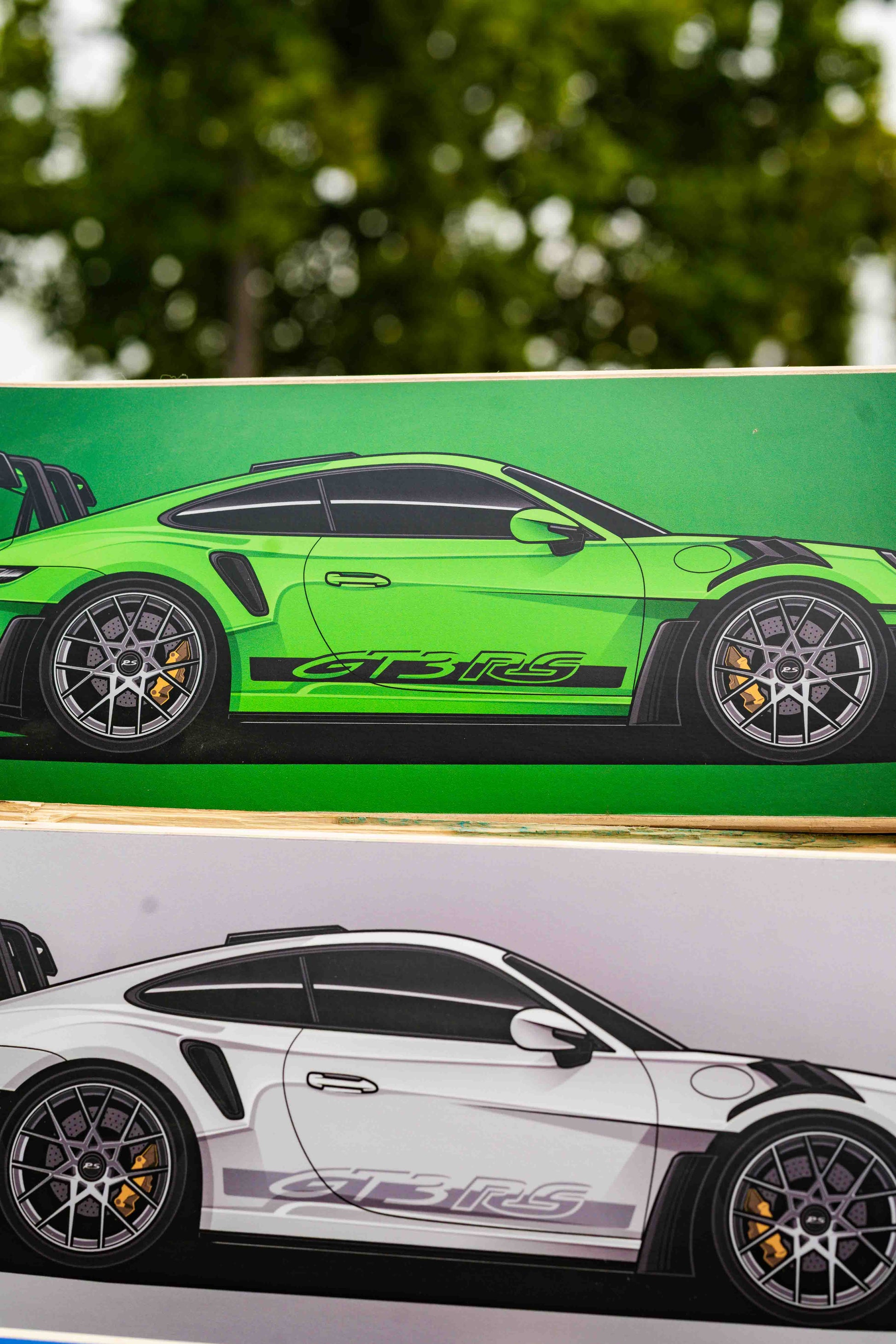 Two car illustrations, one green and one white, on a green and white background.